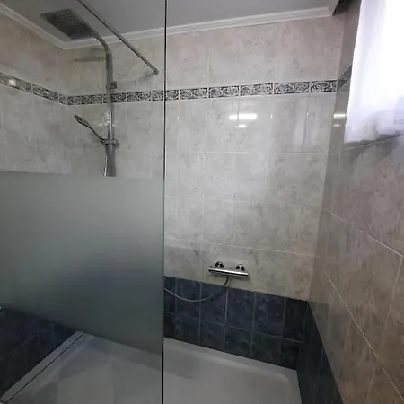 Gallery - Terrasse Mit Seeblick Und Garten * Altmünster