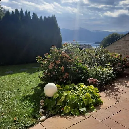 Gallery - Terrasse Mit Seeblick Und Garten