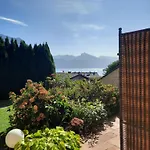 Gallery - Terrasse Mit Seeblick Und Garten